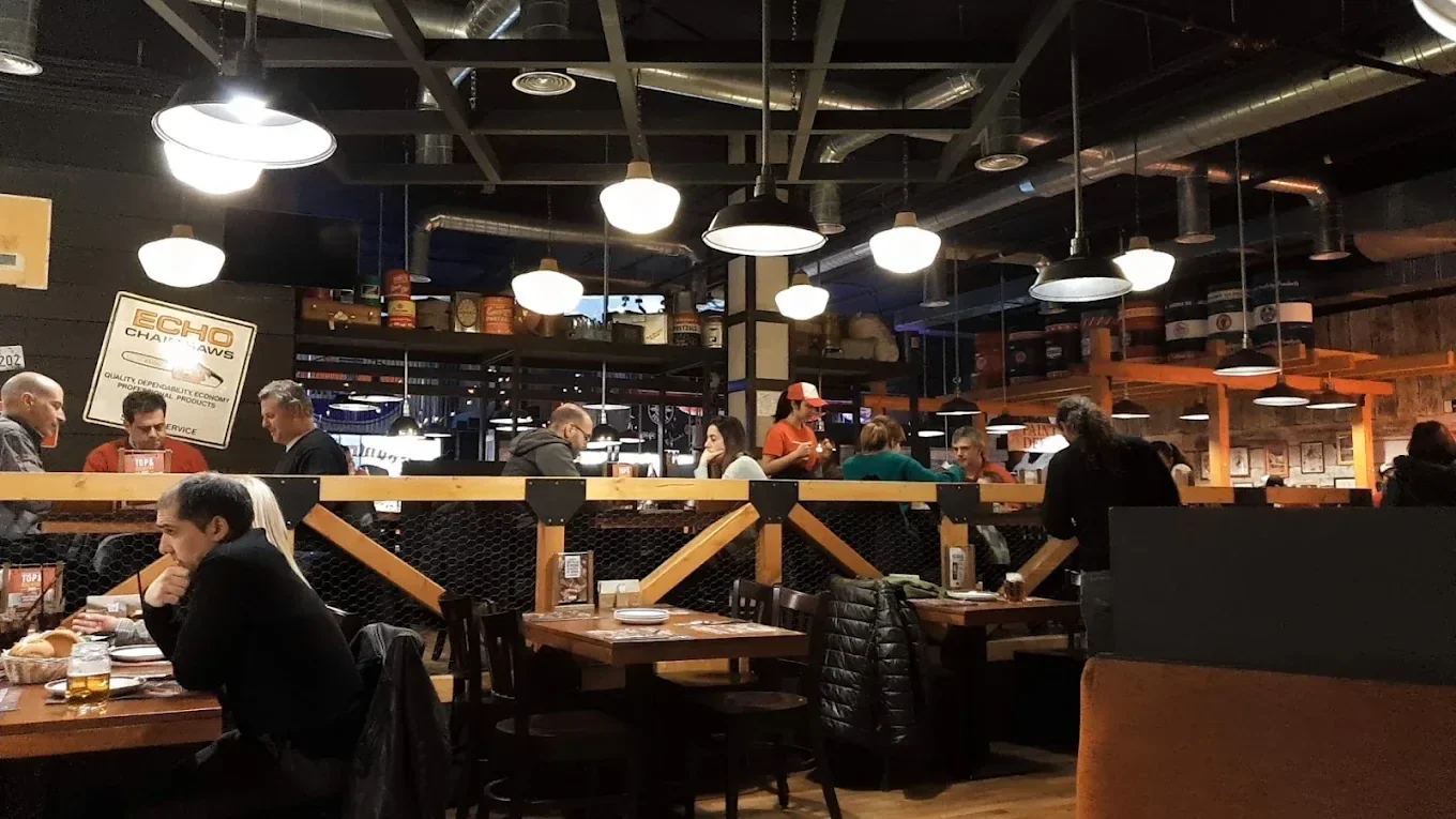 Interior del restaurante Ribs, en el Centro Comercial Alcalá Magna de Alcalá de Henares